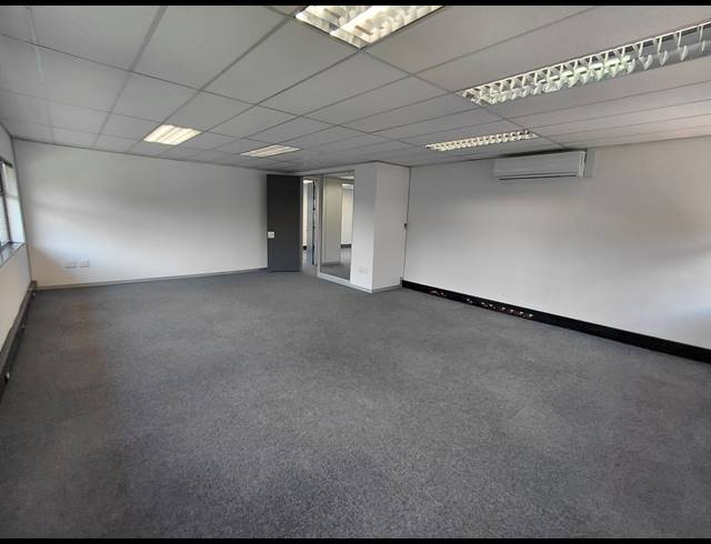 5,745M² OFFICE FOR SALE IN BRYANSTON